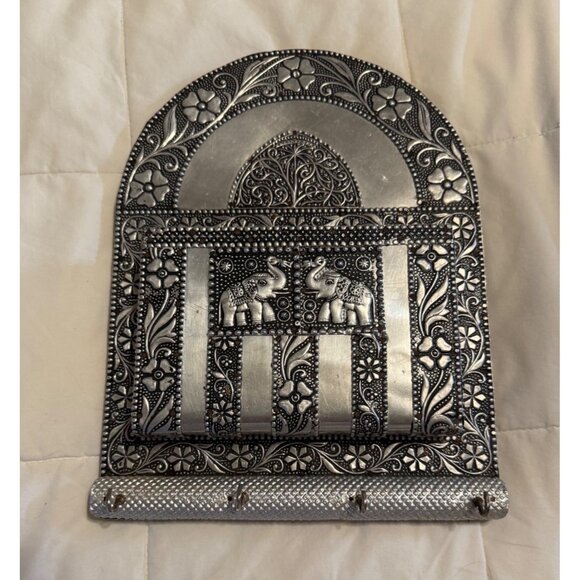 Vtg Metal Embossed Elephant Wall-Mounted Key mail Holder Velvet Backing Boho - Picture 1 of 6